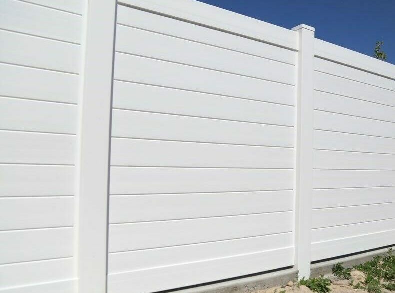 horizontal white vinyl fence